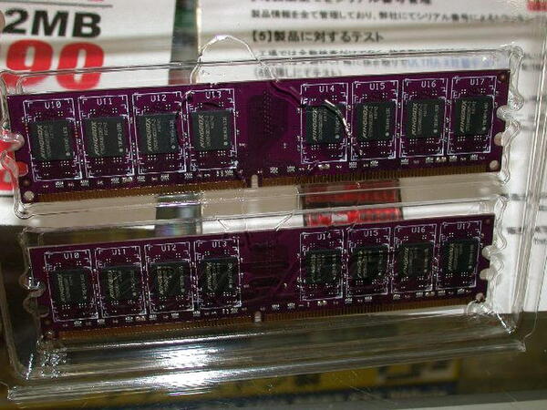 ASCII.jp：LED装備で表面は赤、裏面が紫のDDR2メモリがKINGBOXから登場！