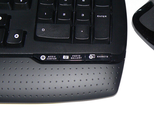 キーボード右側手前にはMedia CenterやWindowsフォトギャラリー、サイドバーガジェットを開くボタンを装備