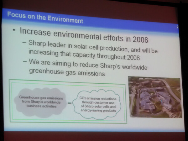 シャープは工場での二酸化炭素排出量をアピール