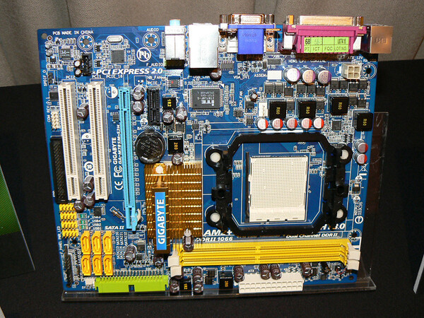 GeForce 8200を搭載するギガバイトの「GA-M78SM-S2H」