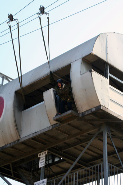 女性参加者跳出