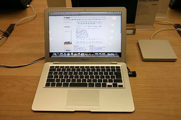 MacBook Airの展示機