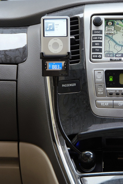 FM Transmitter with Memory for 3rd iPod nano