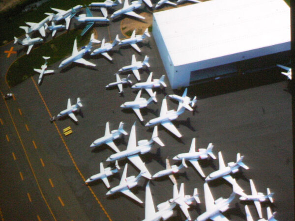 24mmのティルト・シフトレンズで撮影した空港写真