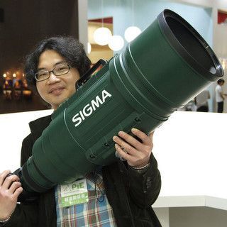 ASCII.jp：まるでバズーカ砲！ シグマが重量15.7kg 定価250万円の超