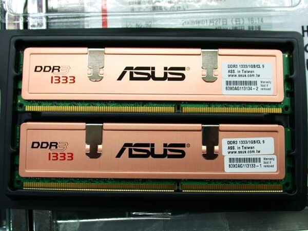 DDR3-1333 CL9 1GBメモリの2枚セット