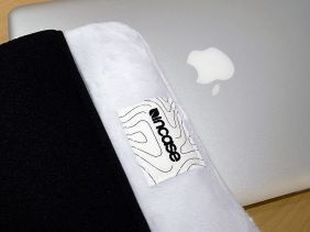 Incase Neoprene MacBook Airスリーブ