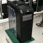 ASCII.jp：簡単アクセスのホットスワップ対応フルタワーPCケース！