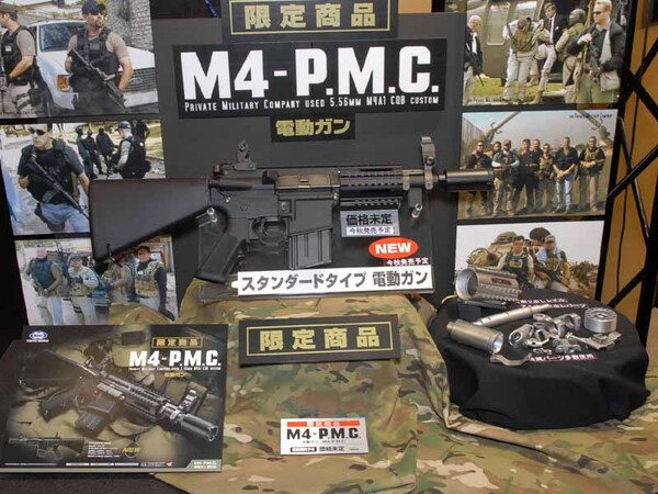 民間軍事会社の使用するカービン銃「M4-P.M.C」。限定モデルとして、今年の秋に発売が決定したようだ。同銃は、アメリカ軍制式のM4A1の銃身をさらに切り詰め、すでに小型のM4をさらに小回りが効くようにしたモデルだ