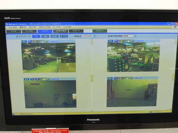 液晶テレビには、工場内の様子が映し出されており、遠目にしか見れなかった工場の様子を間近からの視点で見ることができた