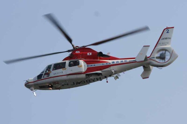 はまちどり。ドーファンは仏アエロスパシアル社（現在の独仏スペイン合弁のEADS社）製ヘリコプター。正式名称はSA365N2で愛称がドーファン（いるか）。日本各地の消防局で導入されているのでよく見る機体と言えよう。乗員最大12名、巡航速度240km/h
