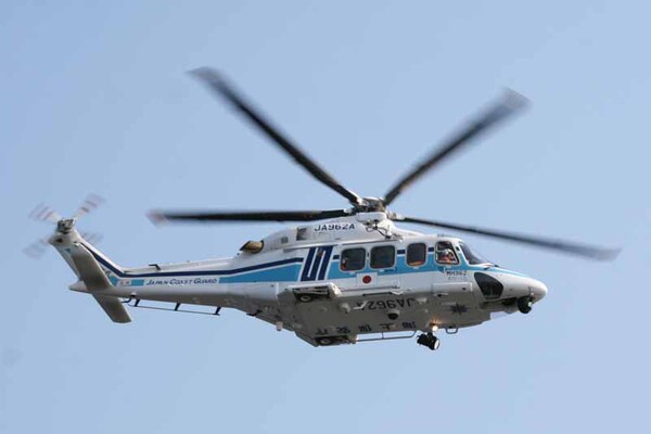 MH962 「まなづる」（アグスタ式AW139型:鹿児島航空基地） 乗員最大15名、最大速度300km/h 英伊合弁のアグスタウェストランド社製新鋭ヘリコプター。世界各国で警察、消防などで採用されている中型双発機だ