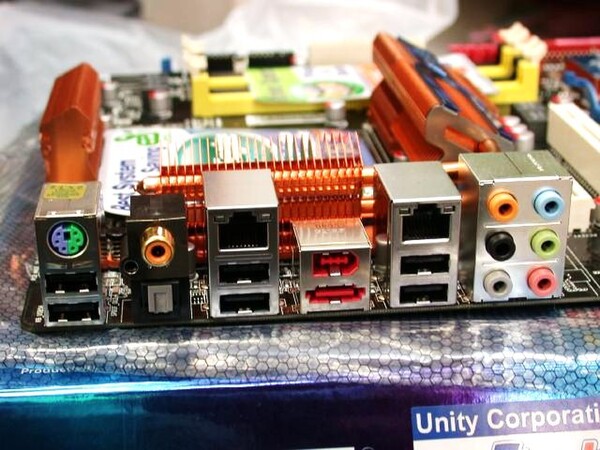 ASCII.jp：ASUSTeK「P45」マザー本命モデル「P5Q-E」が登場！