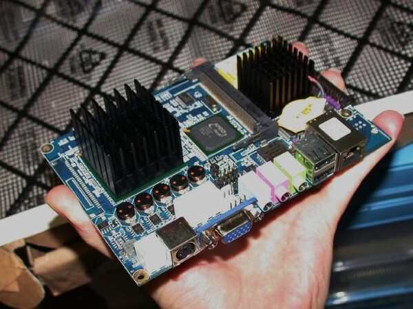 Ascii Jp Geode Lx 800 搭載の組み込み用超小型マザー