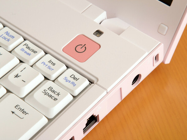 ピンクの電源ボタン