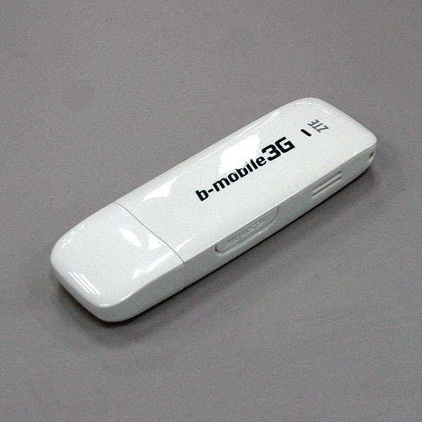 端末の側面にはMicroSDカードスロットがあり、USBカードリーダー的な使い方も可能