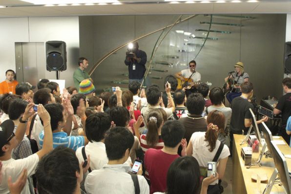 The Ting Tings in Apple Store Shibuya