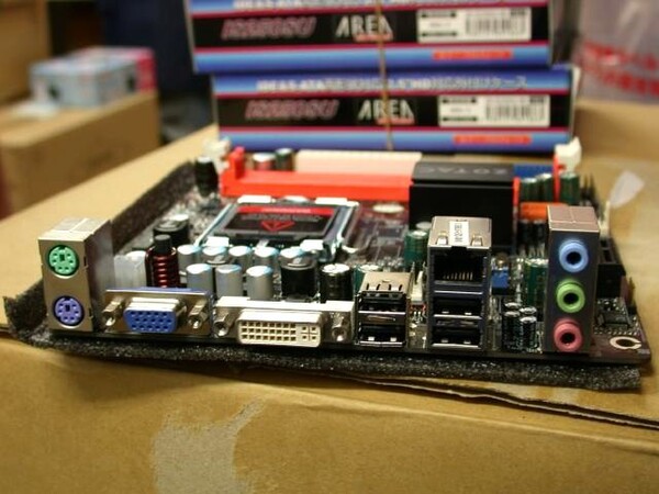 ASCII.jp：こっちが本命!? LGA 775対応Mini-ITXマザーに新モデル！