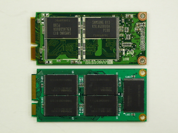 上が元々搭載されていたSSD、下がバッファロー製の交換用SSD