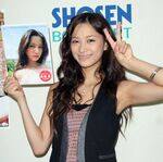 「仮面ライダーキバ」に出演中の高橋優、麻生ゆりとは違う等身大を写真集で表現