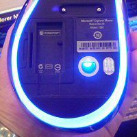 ASCII.jp：青色LED採用でどんなトコでも快適なマウスがサンプル入荷！