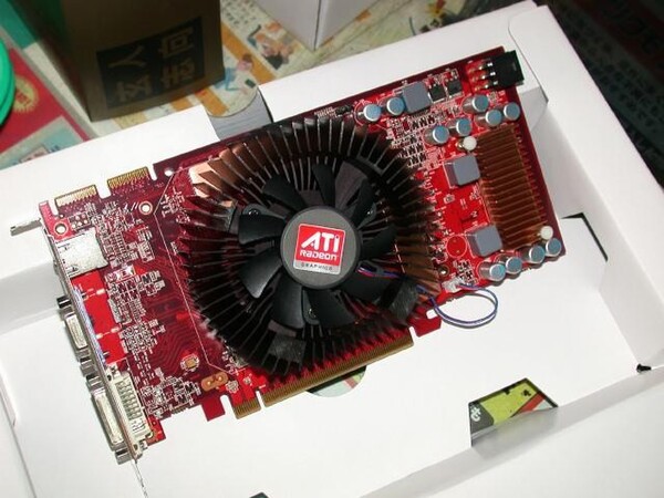 Radeon HD 4830搭載カードの例
