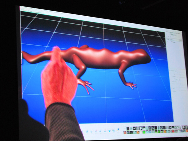 「AutoCAD」などが、マルチタッチを3Dモデリングソフトに応用している