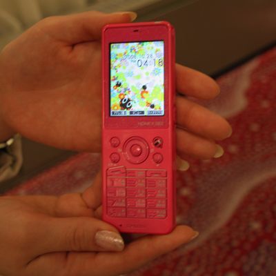 ASCII.jp：ウィルコムの冬モデルは地味にアツイ (1/3)