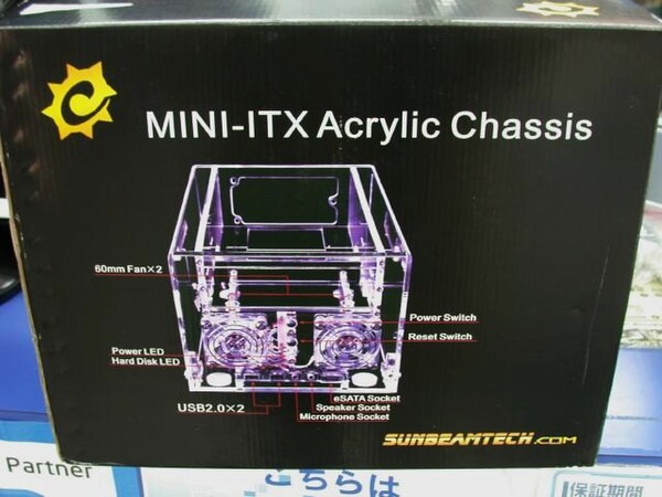 Ascii Jp アクリル製の透明mini Itx対応pcケースが明日から発売に
