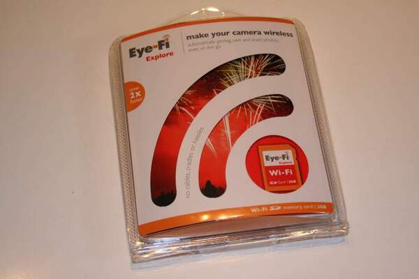 兄貴分にあたる「Eye-Fi Explorer」の米国版パッケージ。日本で使うことは電波法違反にあたる。一刻も早い「Eye-Fi Explorer」日本版の発売を期待したい