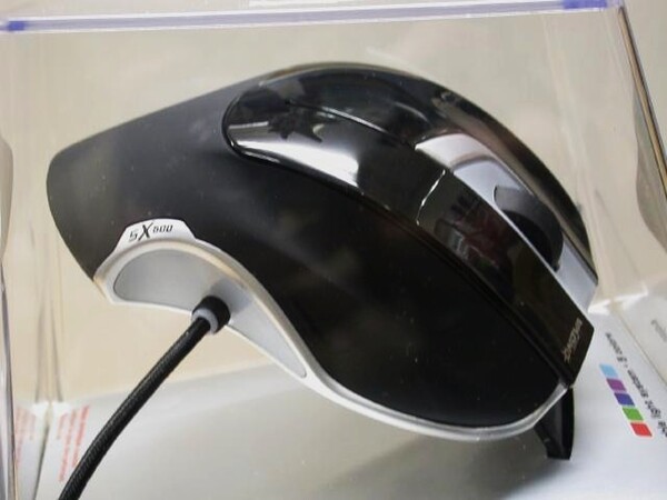 「NOVA Slider X600 Gaming Mouse」