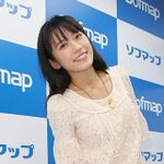 ウサギ跳び、反復横跳び、シャベルで土を掘る……。甲斐麻美が謎な要素満載のDVDを発売