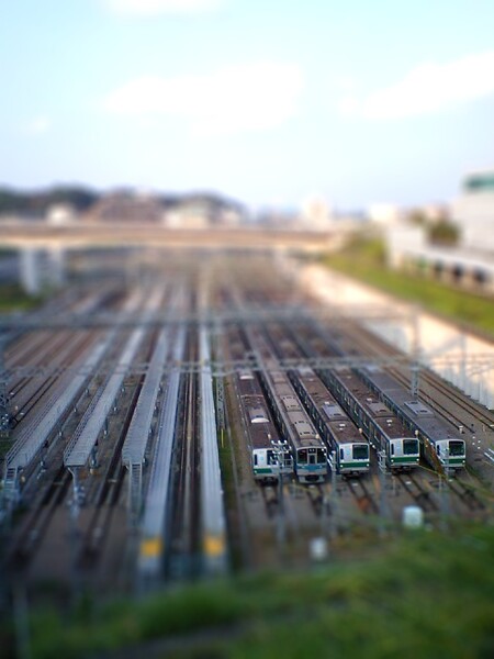 小田急線唐木田駅車庫（加工後の画像）