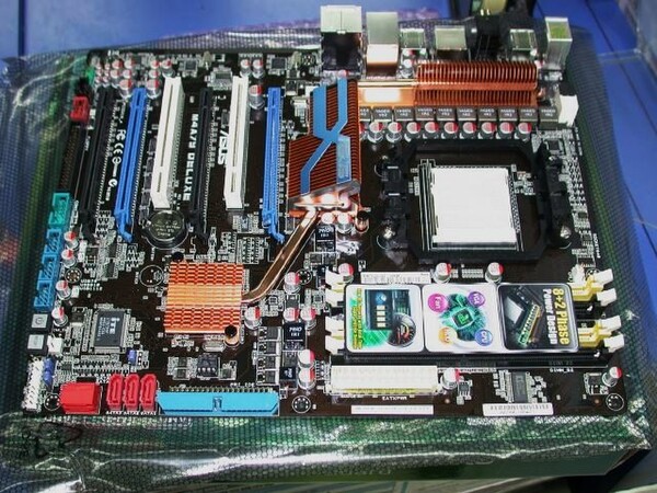AMD 790FX搭載マザーボードの例