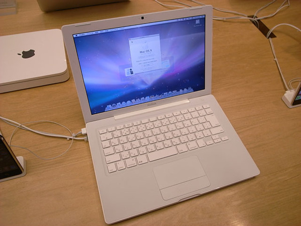 白MacBook