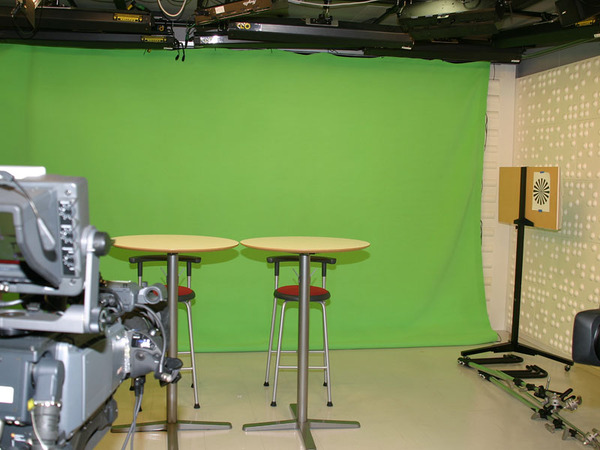 NTTぷらら社屋内には撮影スタジオを完備。オリジナルの番組制作も手掛ける