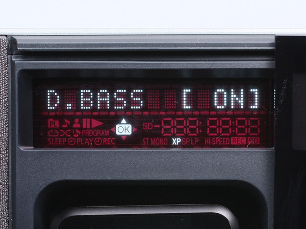 リモコンの「サウンド」ボタンで「D.BASS」のオン／オフが可能
