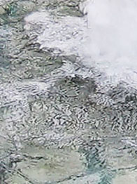 同一の映像を超解像「中」で表示。噴水の動きはもちろん、水面のゆらめきがよりはっきりと再現されていることがわかる