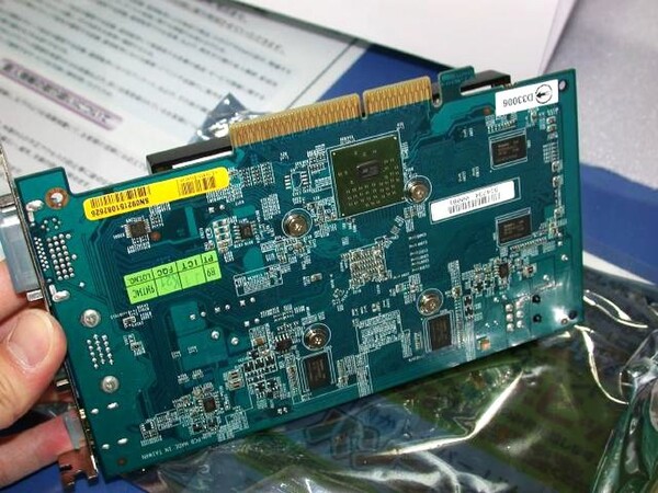 ASCII.jp：まだ出るAGP！ 今度は「Radeon HD 4650」採用モデル