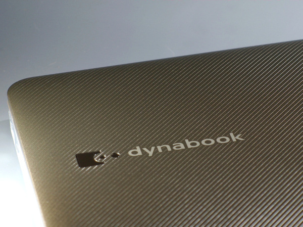 dynabook UXの天板