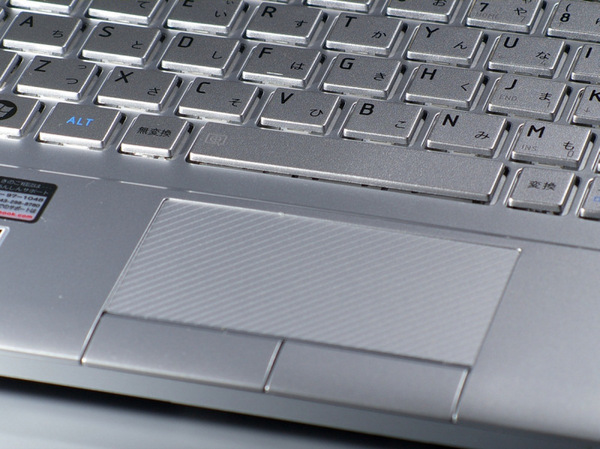 dynabook UXのタッチパッドとキーボード