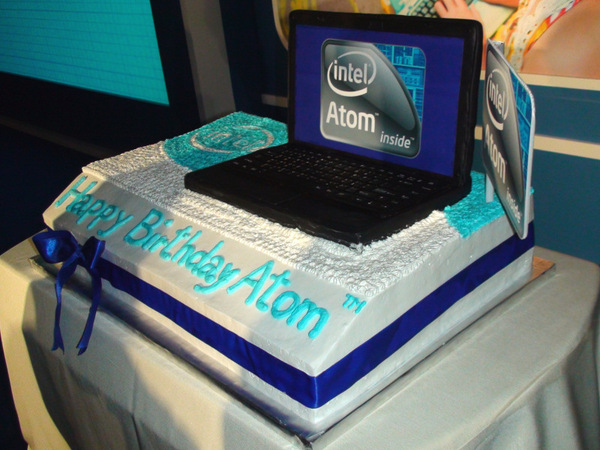 Atom1周年記念ケーキ