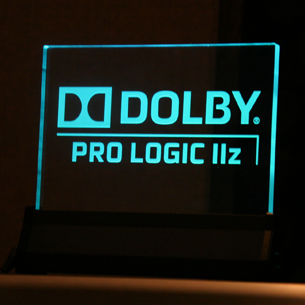 「Dolby ProLogic IIz」のロゴ