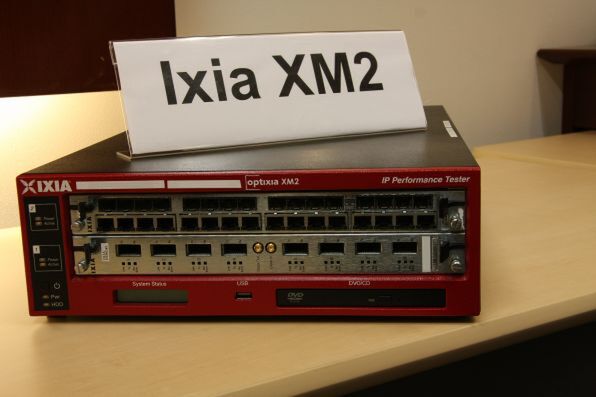 説明会場に展示されていたネットワークテスト装置「XM2」。キャタプルト製品の機能を持つカードの提供を予定しており、そのカードを挿すことで有線とワイヤレスを統合したテストが可能になるという