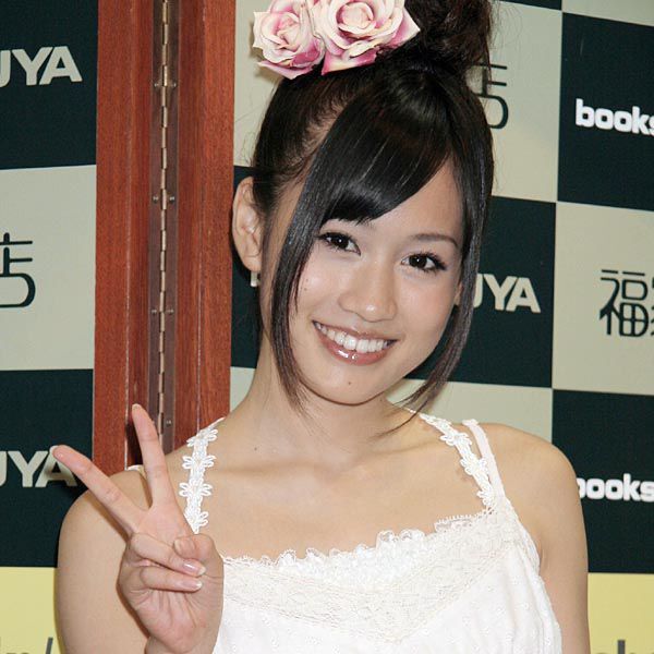 ASCII.jp：“総選挙”の得票もトップ。「AKB48」前田敦子のファーストトレカはやはりNo.1！ (1/2)