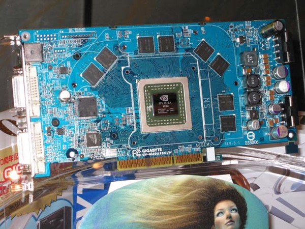 「NV40」こと「GeForce 6800 Ultra」の搭載カード