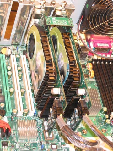 GeForce 6800 Ultraを2枚使ったSLI構成の写真