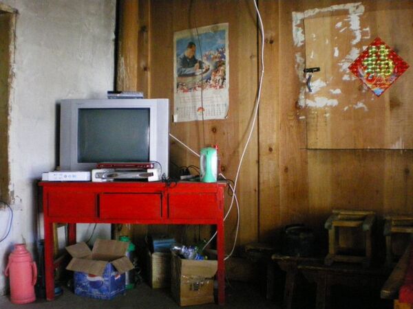 どの家にもテレビのところに、DVDプレーヤーとデジタルテレビチューナーがあった