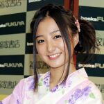 中学生の人気モデル・高田里穂が初水着!!　15歳の誕生日当日に握手会を開催