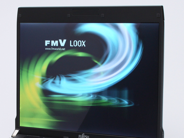 FMV-BIBLO LOOX R/D70Nの12型ワイドディスプレーはLEDバックライトを採用する